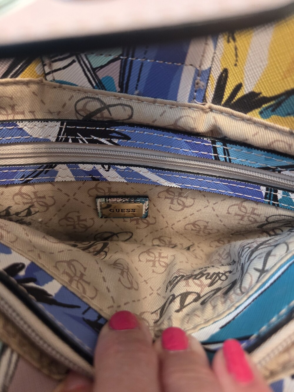 GUESS bright Floral Satchel - Picture 4 of 8